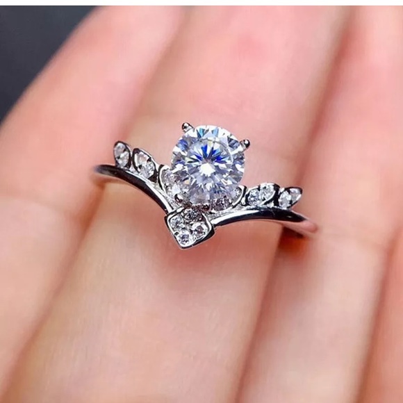 Gorgeous 925 Silver Rings White Sapphire Rings - Picture 2 of 4